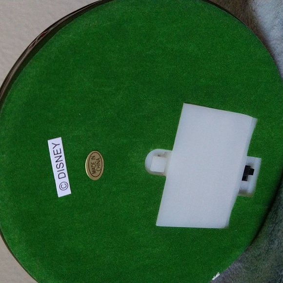 Classic Winnie the Pooh Holiday light up decor - Picture 4 of 8